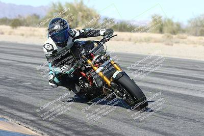 media/Dec-04-2025-Racers Edge (Thu) [[5ebc9f124d]]/3-B Group/3-Session 2 (Turn 7 Inside)/